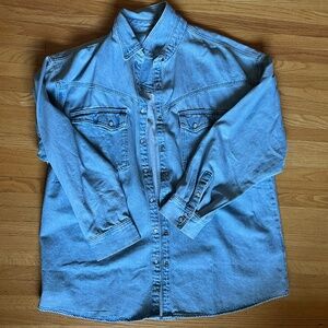 NEVER WORN Levis Denim Overshirt XL in light blue